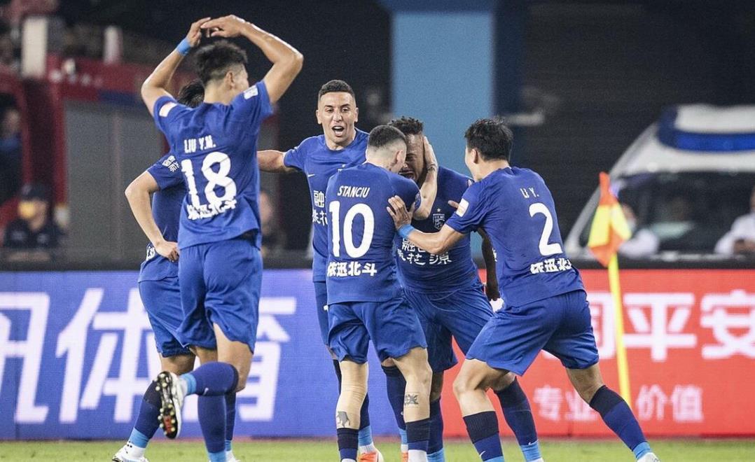 MK体育游戏-今晨武汉三镇调整名单以备欧超杯，状态回暖环节打磨，话题不断，训练强度明显提升的简单介绍